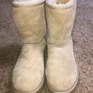 Off white/Creme Ugg Boots